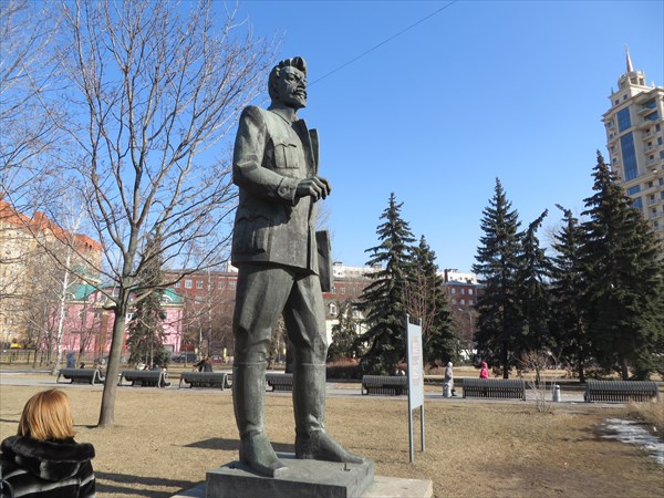 064-Памятник Свердлову